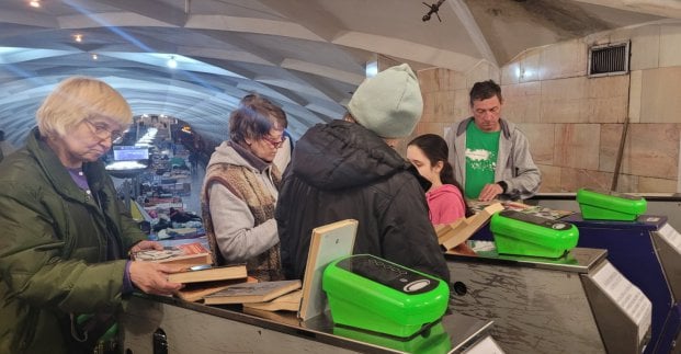 Kharkiv Metropolitan Library organized a pop-up library in the metro station where families were taking shelter. Photo: Ukrainian Library Association