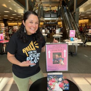 Lessa Kanani’opua Pelayo-Lozada, former ALA president and assistant director of Glendale (Calif.) Library, Arts and Culture, at Jodi Picoult's book event in Huntington Beach, California, courtesy of her Facebook page.