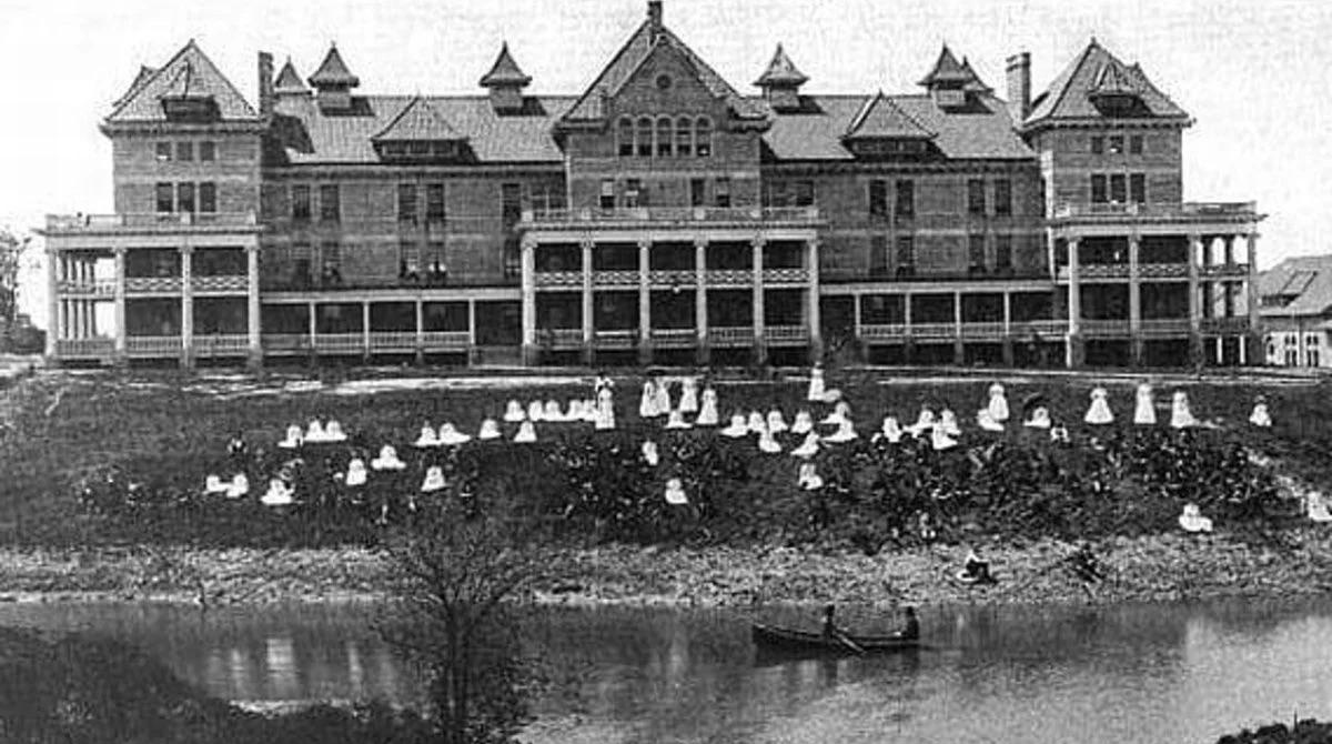 The Peoria State Hospitals' Bowen Building