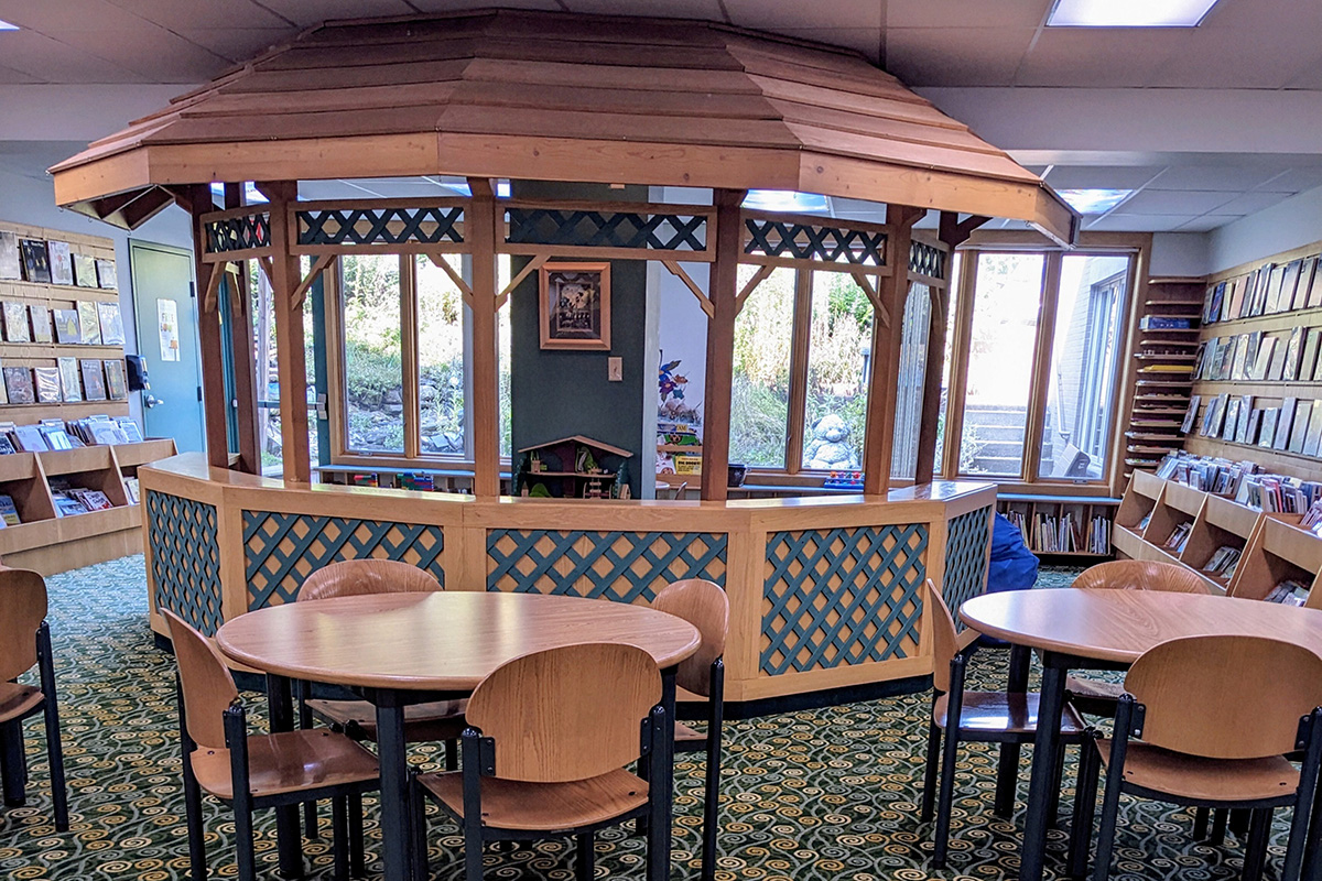 Photo of the Hubbard Public Library's children's room with a large indoor gazebo