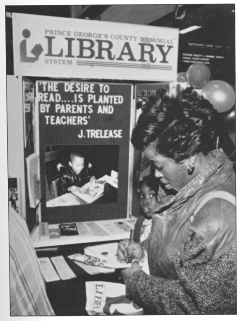 A mall kiosk for library card registration at the Prince George's County (Md.) Memorial Library for Library Card Sign-up Month 1989. From the ALA Archives.